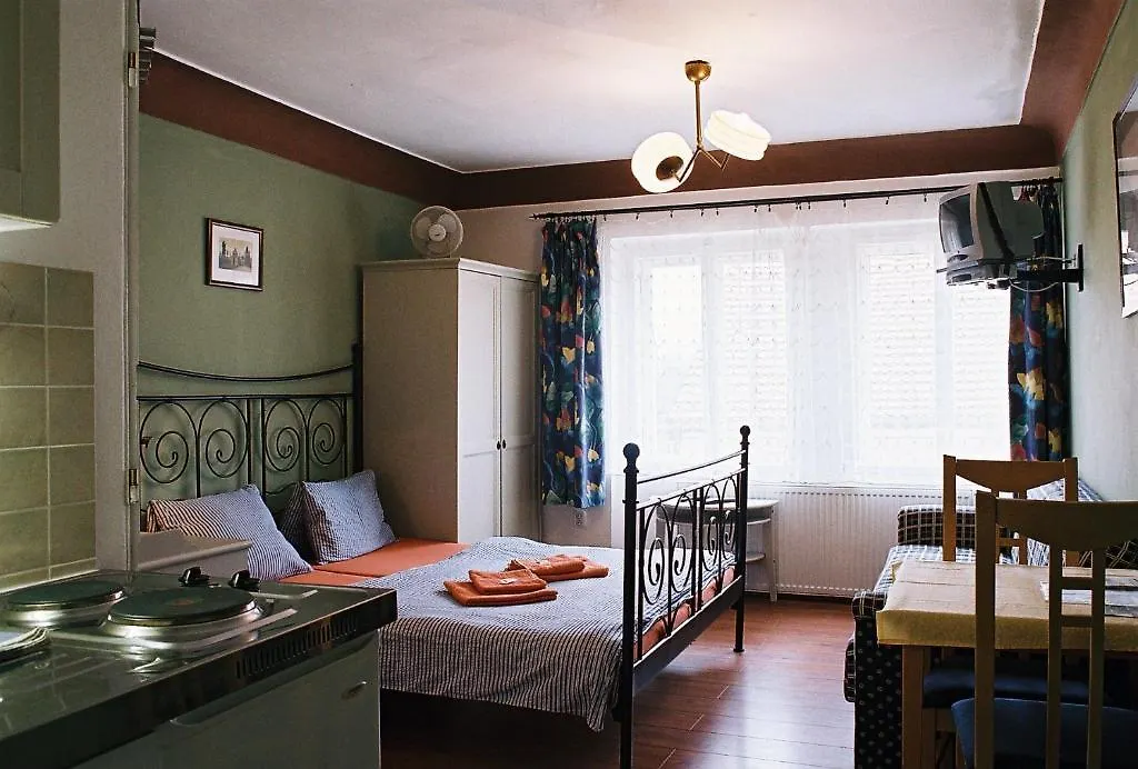U Zlateho Konicka / The Golden Horse House Bed & Breakfast Prag